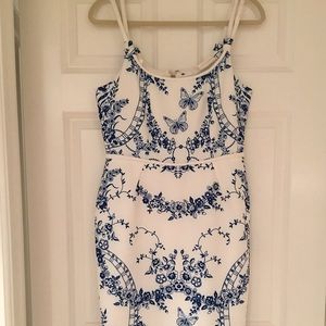 Women’s beautiful print design sheath dress.